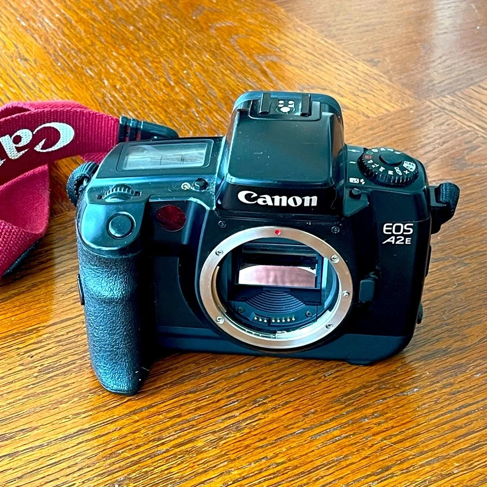 Canon EOS A2E 35mm Camera Body AND Auto Focus Zoom Lens